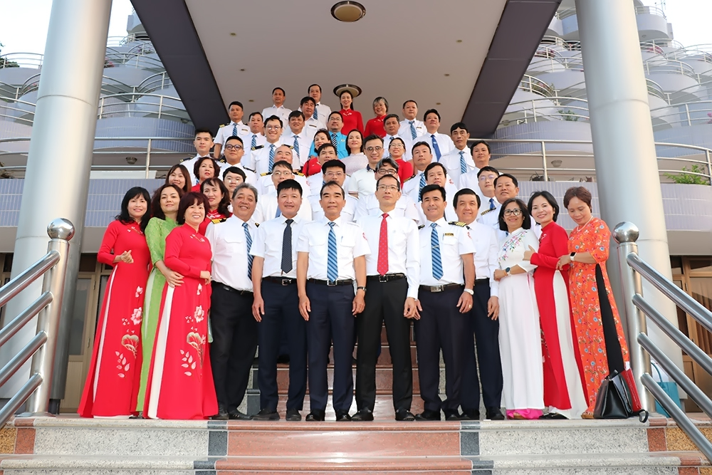 HOA TIÊU HÀNG HẢI MIỀN NAM: VỮNG NGHIỆP HOA TIÊU - GIỮ NHỊP LUỒNG HÀNG HẢI