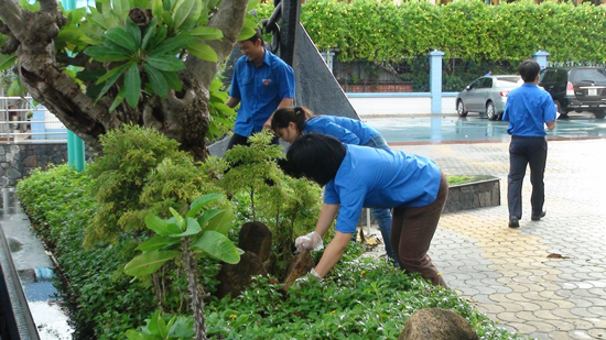 Tổ chức các hoạt động hưởng ứng chiến dịch làm cho thế giới sạch hơn năm 2013 tại Công ty